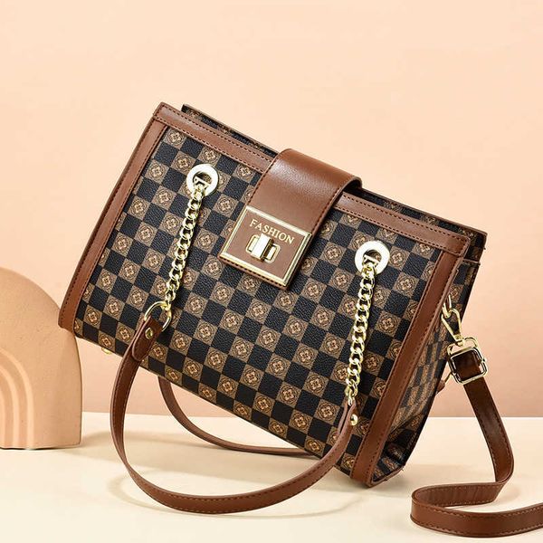 spring new simple and fashionable checkerboard checker one shoulder cross shoulder high grade ladies' fashionable chain bag
spring new simple and fashionable checkerboard checker one shoulder cross shoulder high grade ladies' fashionable chain bag
