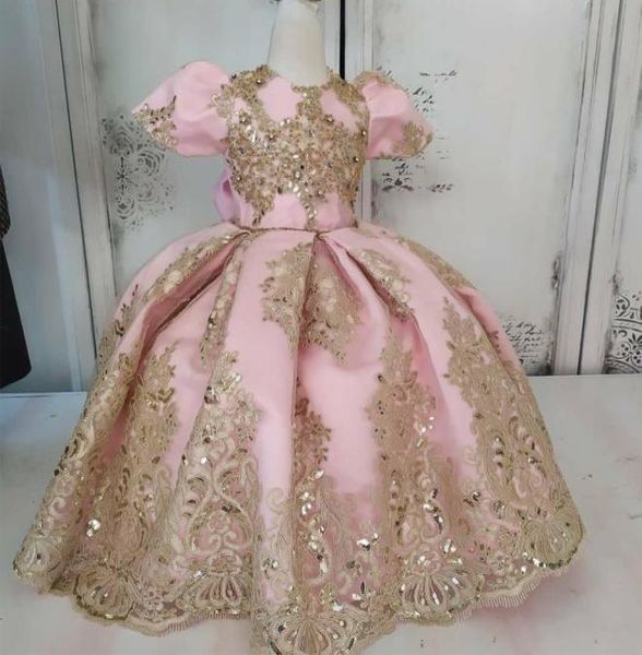 pink with gold appliques flower girls dresses jewel neck satin short sleeves little girl wedding dresses little baby holy communio1543807, White;blue
pink with gold appliques flower girls dresses jewel neck satin short sleeves little girl wedding dresses little baby holy communio1543807, White;blue