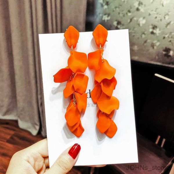 stud new petal drop earrings for ladies vintage exaggerated floral earrings long earring fashion jewelry mujer r230630, Golden;silver
stud new petal drop earrings for ladies vintage exaggerated floral earrings long earring fashion jewelry mujer r230630, Golden;silver