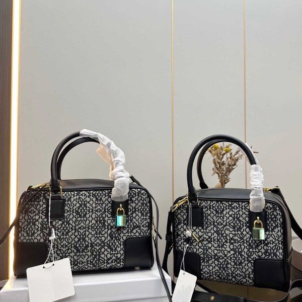 lowe bag designer handbag shoulder bag lowe brand women's leather graffiti handbag fashion multi-functional small square crossbody bag
lowe bag designer handbag shoulder bag lowe brand women's leather graffiti handbag fashion multi-functional small square crossbody bag