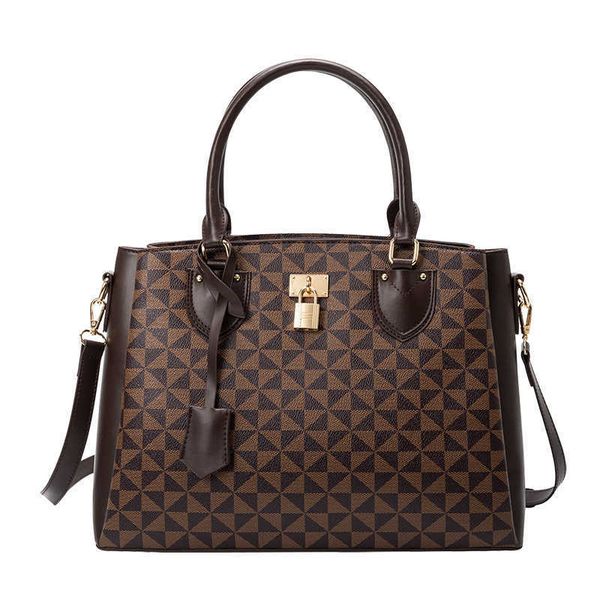 temperament handbag women's large capacity new fashion killer bag middle-aged mother's one shoulder messenger bag
temperament handbag women's large capacity new fashion killer bag middle-aged mother's one shoulder messenger bag
