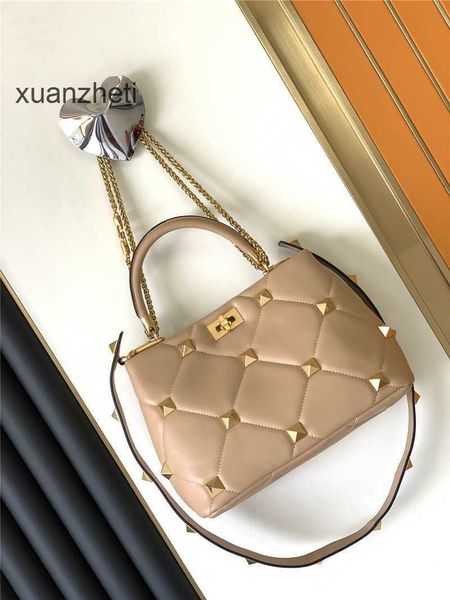 designer chain riveted diagonal large classic bag bucket handbag lingge capacity lady's valentions single shoulder bags cross leather w
designer chain riveted diagonal large classic bag bucket handbag lingge capacity lady's valentions single shoulder bags cross leather w