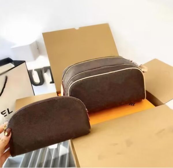 cosmetic bags vuton cases designer women makeup bag hanging bathroom wash bag multifunctional women travel toiletry bag luxury brand 210728
cosmetic bags vuton cases designer women makeup bag hanging bathroom wash bag multifunctional women travel toiletry bag luxury brand 210728