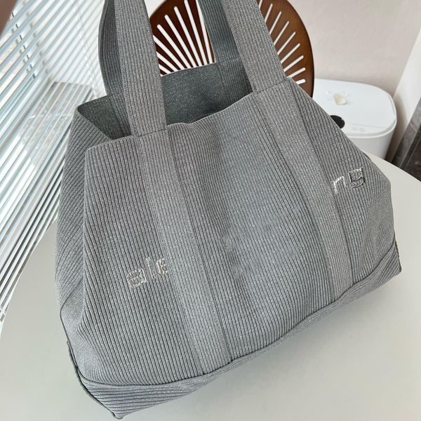 new brand silver rib knitting shopping bag fashion luxury tote handbag beach shoulder tote handbags high quality
new brand silver rib knitting shopping bag fashion luxury tote handbag beach shoulder tote handbags high quality