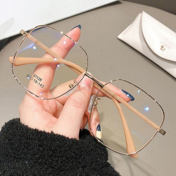 sunglasses fashion elegant anti blue light glasses big square transparent metal frame for women men computer eye protection spectacles 23062, White;black
sunglasses fashion elegant anti blue light glasses big square transparent metal frame for women men computer eye protection spectacles 23062, White;black