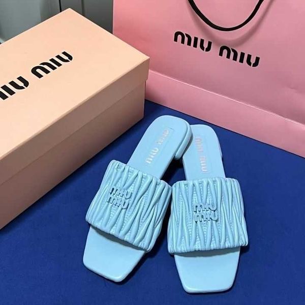 women's mius designer beach shoes sandals women slide slippers 2023 new wrinkled flat bottomed flip flop mesh red for high appearance f
women's mius designer beach shoes sandals women slide slippers 2023 new wrinkled flat bottomed flip flop mesh red for high appearance f