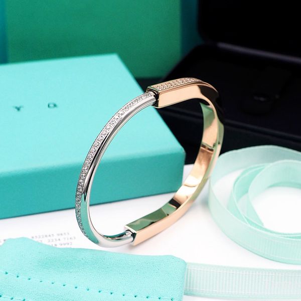 luxurys designer men and women charm bracelet full brick lock with brick bracelet micro-set shiny personality design sense bracelets casual, Golden;silver
luxurys designer men and women charm bracelet full brick lock with brick bracelet micro-set shiny personality design sense bracelets casual, Golden;silver
