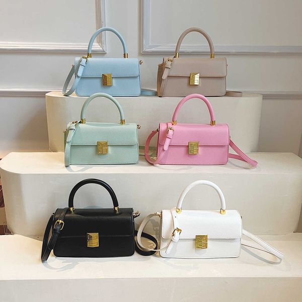 simple underarm bag single shoulder oblique cross commuter postman women's bag
simple underarm bag single shoulder oblique cross commuter postman women's bag