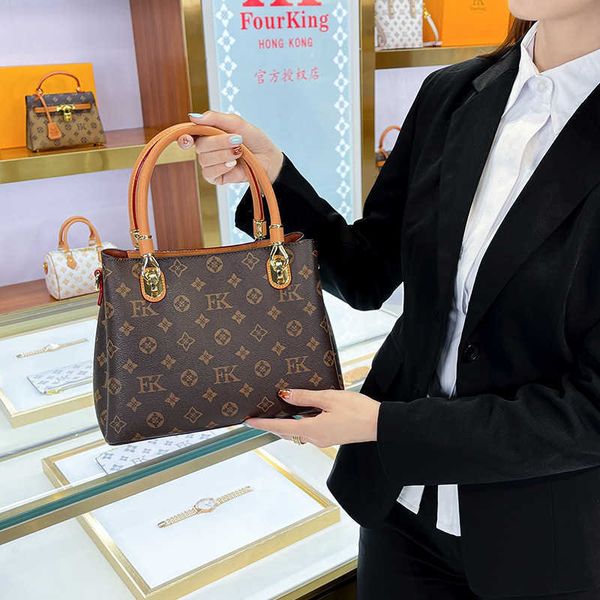 fk women's bag women's new fashion handbag printed messenger shoulder bag trend middle-aged women's bag
fk women's bag women's new fashion handbag printed messenger shoulder bag trend middle-aged women's bag