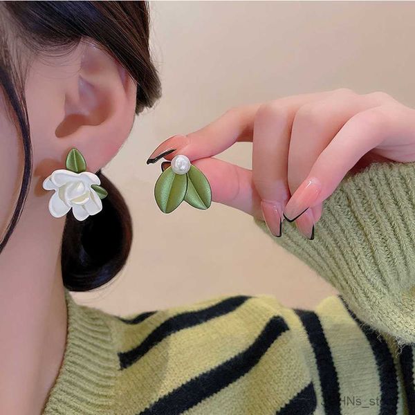 stud sweet asymmetric gardenia earrings fashion women's exquisite pearl stud earrings party wedding jewelry gift r230630, Golden;silver
stud sweet asymmetric gardenia earrings fashion women's exquisite pearl stud earrings party wedding jewelry gift r230630, Golden;silver