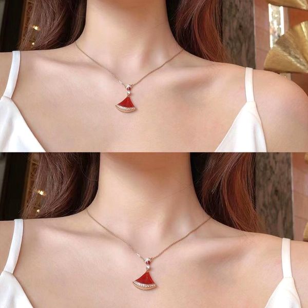 designer necklace for women fashionable and charming fan shaped 18k gold pendant high-quality steel luxury jewelry collarbone chain, Silver
designer necklace for women fashionable and charming fan shaped 18k gold pendant high-quality steel luxury jewelry collarbone chain, Silver