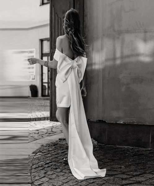 2021 simple short sheath wedding dresses with big bow back off shoulder white ivory satin bridal gowns outdoor graden beach b4058463
2021 simple short sheath wedding dresses with big bow back off shoulder white ivory satin bridal gowns outdoor graden beach b4058463