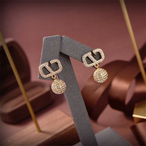 designer stud earring v brand charm pearl earing women fashion hoop jewelry luxury metal crystal earring jeweler woman's gifts xnma1, Golden;silver
designer stud earring v brand charm pearl earing women fashion hoop jewelry luxury metal crystal earring jeweler woman's gifts xnma1, Golden;silver