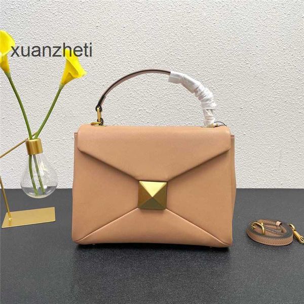 handheld bags stand brass metal bag valentions lady's classic designer fashion cap out large rivet shoulder cross und b79s
handheld bags stand brass metal bag valentions lady's classic designer fashion cap out large rivet shoulder cross und b79s