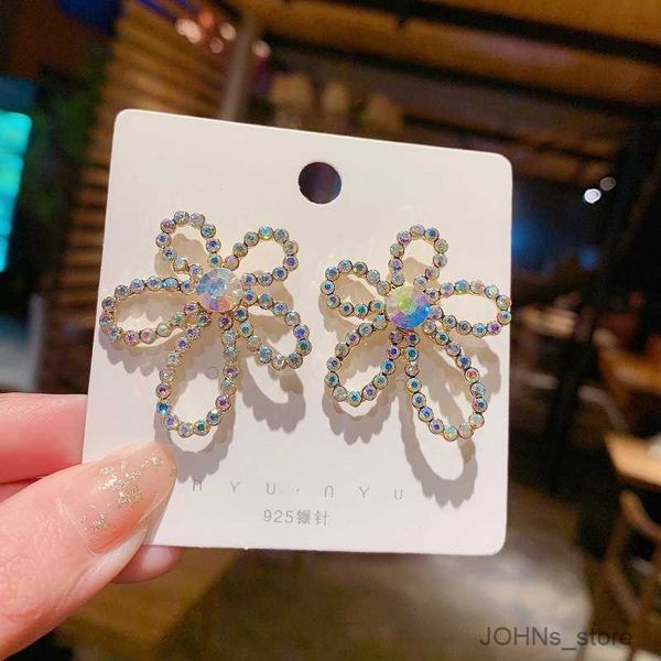 stud new simple personality hollow diamond inlaid flower earrings for women fashion earrings party jewelry accessories gifts r230630, Golden;silver
stud new simple personality hollow diamond inlaid flower earrings for women fashion earrings party jewelry accessories gifts r230630, Golden;silver