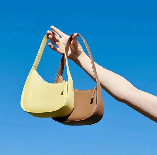 the luxurys handbag row half moon bag womens mirror quality tote 10a designer clutch beach bags smooth leather mens mini pochette hobo cross
the luxurys handbag row half moon bag womens mirror quality tote 10a designer clutch beach bags smooth leather mens mini pochette hobo cross
