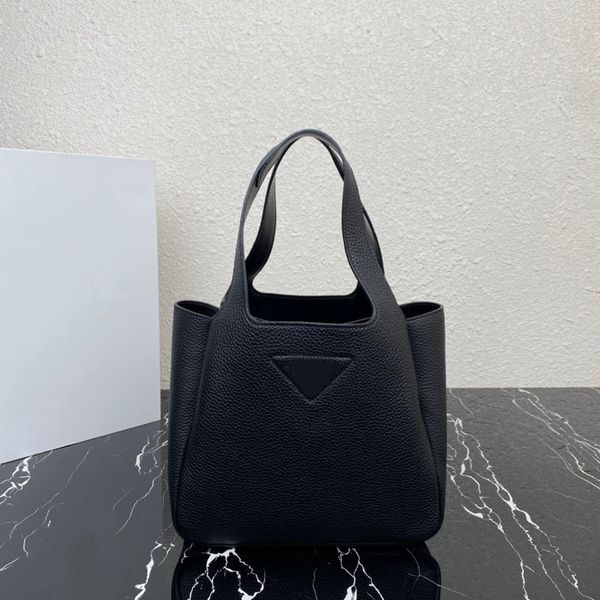 1bg335 classic women's underarm bag high-end quality tote bag soft and delicate calf skin blue son overall package body is very light g
1bg335 classic women's underarm bag high-end quality tote bag soft and delicate calf skin blue son overall package body is very light g