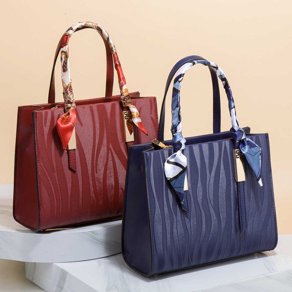 women's bag light luxury brand new wedding red large capacity middle aged one shoulder mom's bag handbag women's bag
women's bag light luxury brand new wedding red large capacity middle aged one shoulder mom's bag handbag women's bag