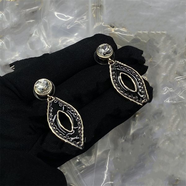 classic earnail channel letter pearl designer earnail jewelry stud cgdsiay, Golden;silver
classic earnail channel letter pearl designer earnail jewelry stud cgdsiay, Golden;silver