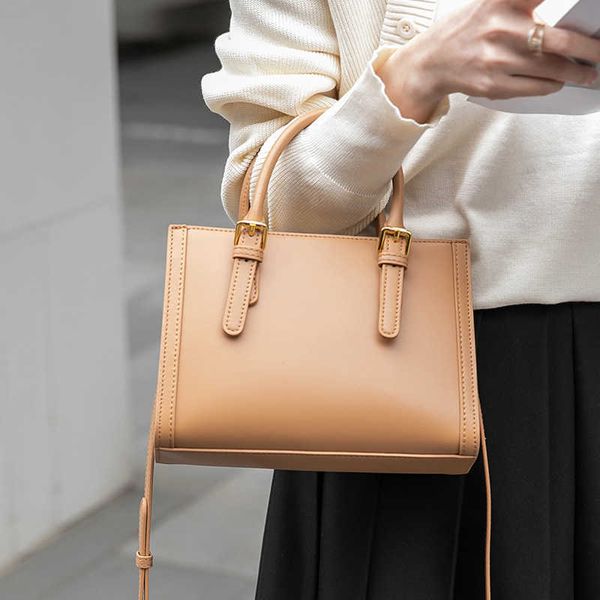 spring new commuter cowhide handbag for women's advanced sense large capacity leather one shoulder crossbody bag
spring new commuter cowhide handbag for women's advanced sense large capacity leather one shoulder crossbody bag