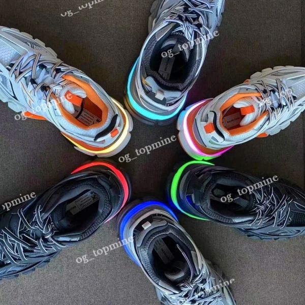 luxury brand designer womens mens casual shoe track 3 3.0 led sneaker lighted gomma leather trainer nylon printed platform sneakers men ligh
luxury brand designer womens mens casual shoe track 3 3.0 led sneaker lighted gomma leather trainer nylon printed platform sneakers men ligh