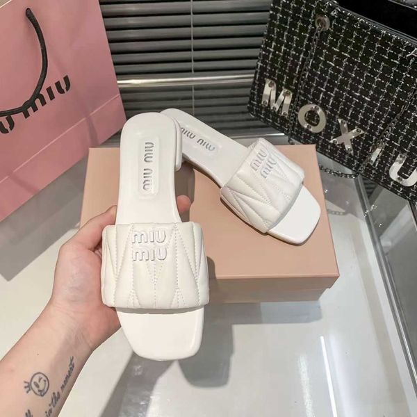 slide shoes women mius designer sandals 2023 beach summer new casual square headed step open toe wearing pleated lazy flat bottom slippers f
slide shoes women mius designer sandals 2023 beach summer new casual square headed step open toe wearing pleated lazy flat bottom slippers f