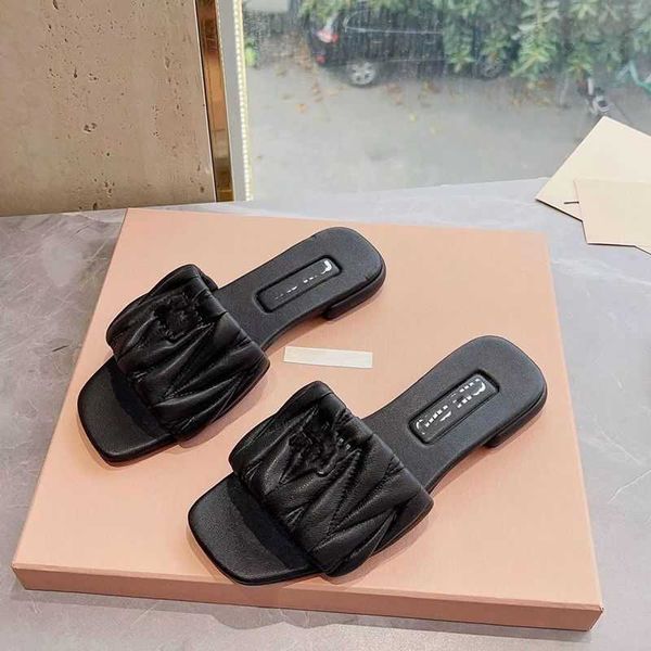 2023 mius sandals beach designer shoes women slide summer new slippers ins outerwear line red versatile square yvlx 
2023 mius sandals beach designer shoes women slide summer new slippers ins outerwear line red versatile square yvlx