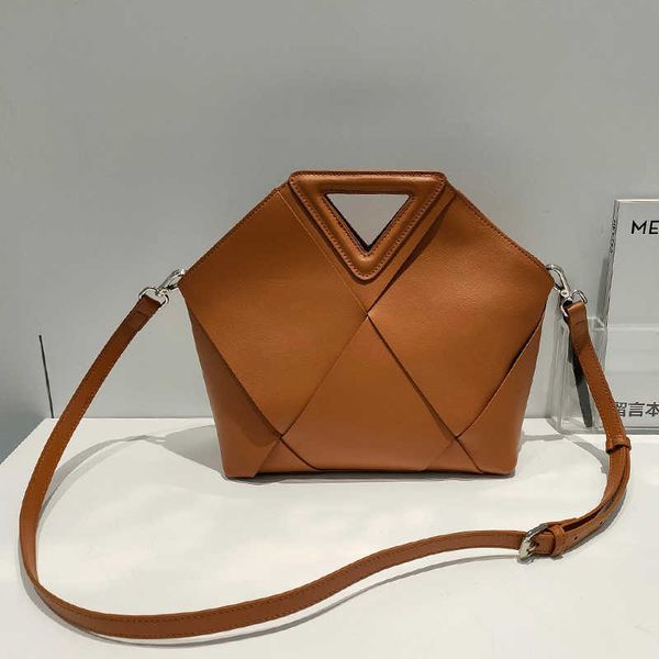 new leather killer bag simple handbag rhombus decoration large capacity cowhide one-shoulder messenger bag
new leather killer bag simple handbag rhombus decoration large capacity cowhide one-shoulder messenger bag