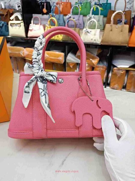 original h home tote bags wholesale baoxiaotu 2023 genuine leather garden high capacity tote bucket commuter one shoulder crossbody pill hav
original h home tote bags wholesale baoxiaotu 2023 genuine leather garden high capacity tote bucket commuter one shoulder crossbody pill hav