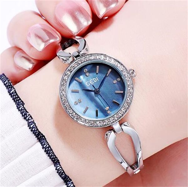 2023 popular light luxury diamond inlaid trend versatile women's fashion waterproof alloy bracelet quartz watch, Slivery;golden
2023 popular light luxury diamond inlaid trend versatile women's fashion waterproof alloy bracelet quartz watch, Slivery;golden