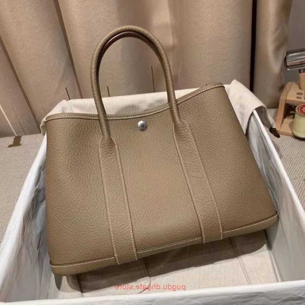 original h home tote bags wholesale 2023 new garden bag tote large capacity mom handheld commuter minimalist shopping genuine leather wom ha
original h home tote bags wholesale 2023 new garden bag tote large capacity mom handheld commuter minimalist shopping genuine leather wom ha