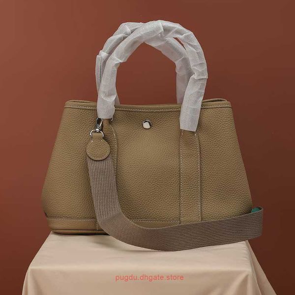 original h home tote bags wholesale the first layer of leather luxury bag garden large capacity commuter womens can be placed on the compute
original h home tote bags wholesale the first layer of leather luxury bag garden large capacity commuter womens can be placed on the compute