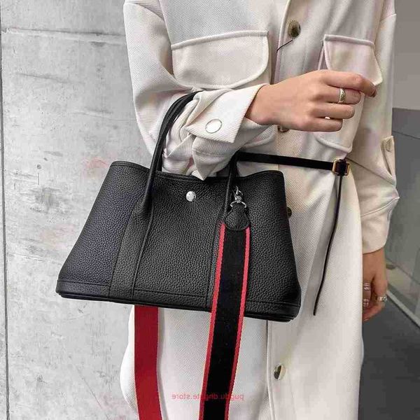 party garden h home designer tote bags 2023 new fashion bag versatile large capacity leisure commuter tote one shoulder cr with real logo
party garden h home designer tote bags 2023 new fashion bag versatile large capacity leisure commuter tote one shoulder cr with real logo