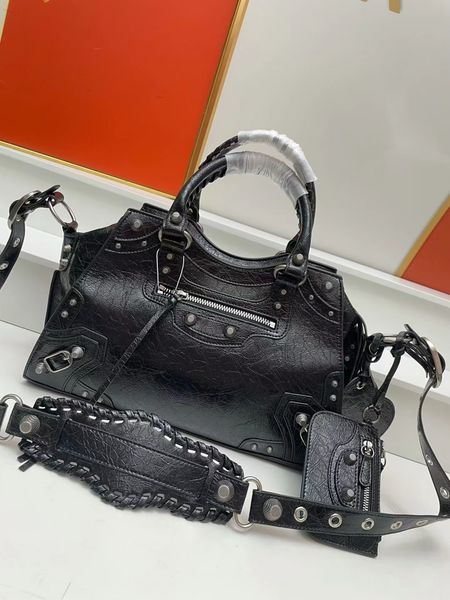 2023 designer's latest cowhide motorcycle bag comes with rivets and love mirrors to enhance the overall aura of the handheld crossbody
2023 designer's latest cowhide motorcycle bag comes with rivets and love mirrors to enhance the overall aura of the handheld crossbody