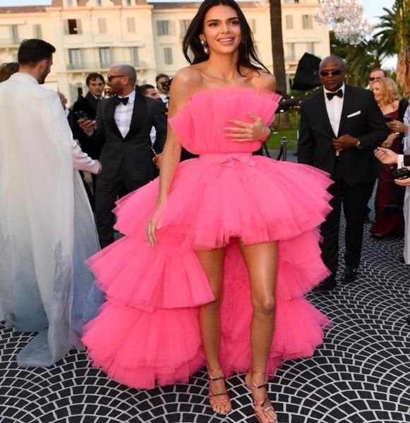 kendall jenner fuchsia pink high low prom dresses strapless tiered tulle evening celebrity dress 2021 puffy long pageant dress5021701, Black;red