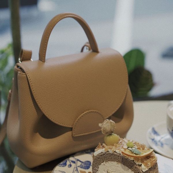 crossbody designer bags luxury shoulder bag women tote bag leather material adjustable shoulder strap fashion niche advanced sense classic v
crossbody designer bags luxury shoulder bag women tote bag leather material adjustable shoulder strap fashion niche advanced sense classic v