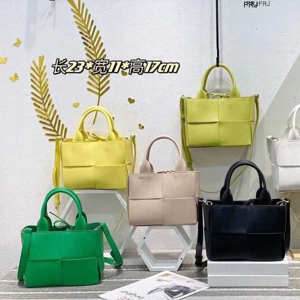 bottegas bags venetass 2023 new fashion woven shopping tote large capacity leather bucket portable womens one shoulder have logo frj have lo
bottegas bags venetass 2023 new fashion woven shopping tote large capacity leather bucket portable womens one shoulder have logo frj have lo