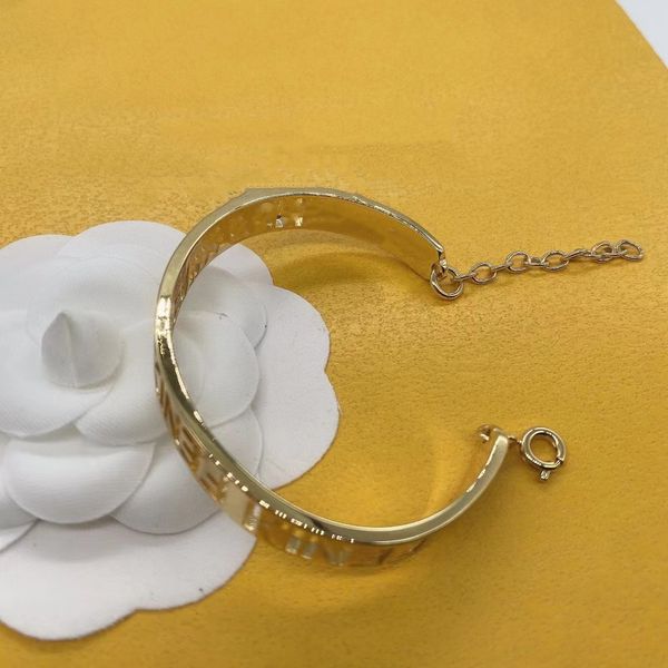 luxury designer elegant gold bracelet fashion women's letter hollow out bracelet wedding special design jewelry quality, Golden;silver
luxury designer elegant gold bracelet fashion women's letter hollow out bracelet wedding special design jewelry quality, Golden;silver