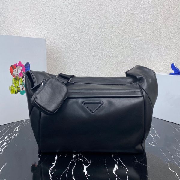 2vh125 classic messenger bag for men high-end quality crossbody bag made of soft leather to create a shoulder bag with a small pendant bag i
2vh125 classic messenger bag for men high-end quality crossbody bag made of soft leather to create a shoulder bag with a small pendant bag i