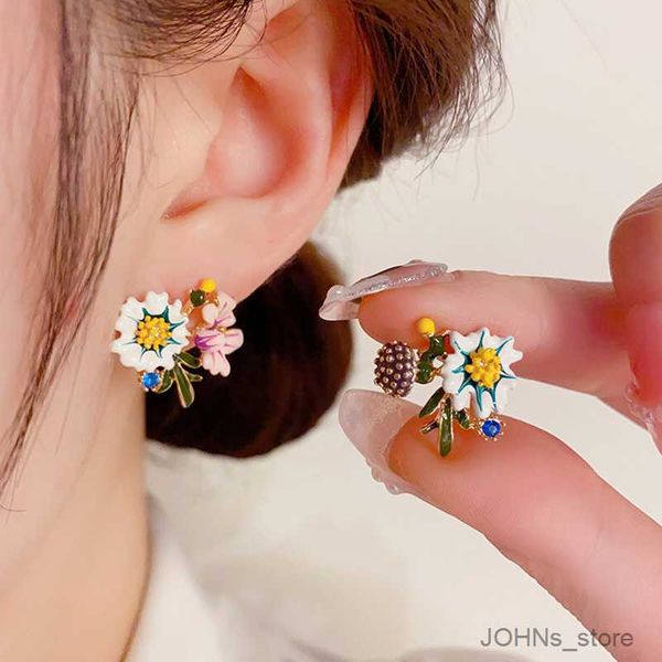 stud new daisy flower stud earrings for women girls sweet asymmetrical flower earring wedding party ear jewelry r230630, Golden;silver
stud new daisy flower stud earrings for women girls sweet asymmetrical flower earring wedding party ear jewelry r230630, Golden;silver