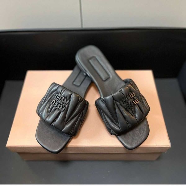 cool mius designer beach shoes sandals women slide slippers for female outerwear in 2023 summer new fashion pleated casual flat bottom flip
cool mius designer beach shoes sandals women slide slippers for female outerwear in 2023 summer new fashion pleated casual flat bottom flip