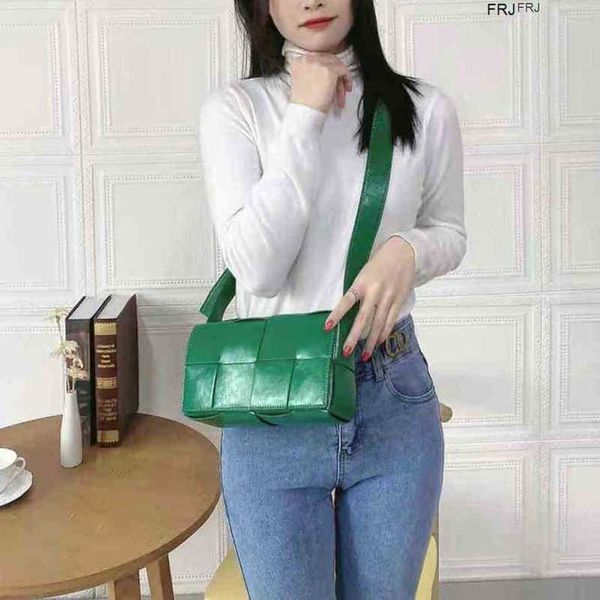 bottegas bags venetas cassettes weave leather messenger luxury waxy glossy 2023 women shoulder female woven crossbody hand have logo frj xup
bottegas bags venetas cassettes weave leather messenger luxury waxy glossy 2023 women shoulder female woven crossbody hand have logo frj xup