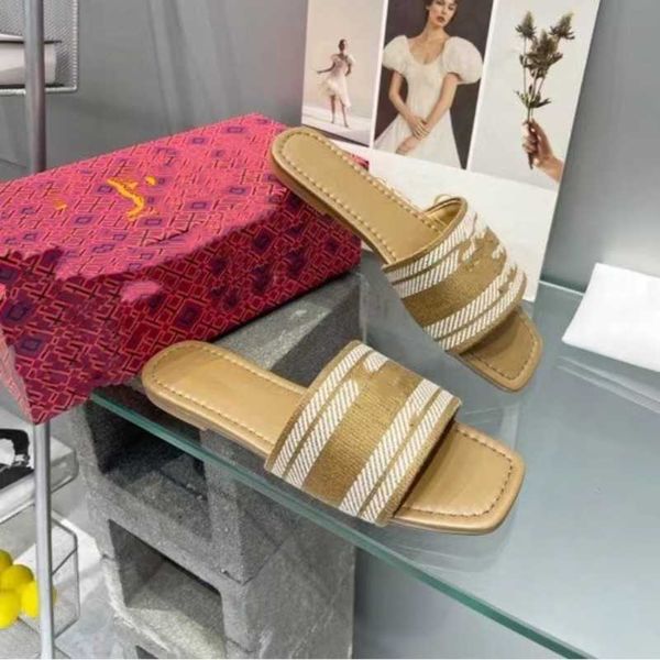 2023 double letter embroidered designer slippers womens slip flat t branded sandals summer beach embroidery mules slides girl ladies flip fl, Black
2023 double letter embroidered designer slippers womens slip flat t branded sandals summer beach embroidery mules slides girl ladies flip fl, Black