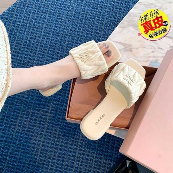 mius beach shoes women slide designer sandals sheepskin pleated square slippers for women's summer new fashion flat bottom external wea
mius beach shoes women slide designer sandals sheepskin pleated square slippers for women's summer new fashion flat bottom external wea