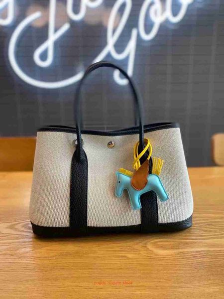 original h home tote bags wholesale 2023 new canvas with layer cowhide womens bag garden handbag leather contrast one shoulder crossbody t h
original h home tote bags wholesale 2023 new canvas with layer cowhide womens bag garden handbag leather contrast one shoulder crossbody t h
