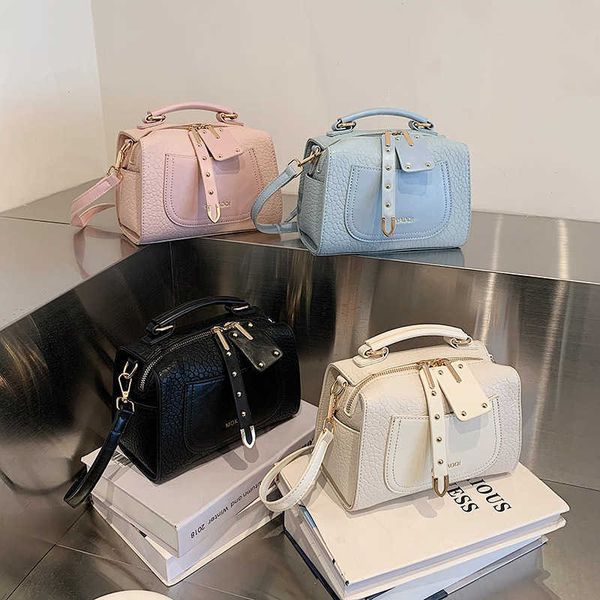 summer niche design sense shoulder bag for women's version fresh and versatile boston bag fashionable and trendy small square bag
summer niche design sense shoulder bag for women's version fresh and versatile boston bag fashionable and trendy small square bag