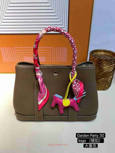 original h home tote bags wholesale 2023 new togo leather garden bag genuine womens premium light luxury large capacity commuter handbag t h
original h home tote bags wholesale 2023 new togo leather garden bag genuine womens premium light luxury large capacity commuter handbag t h