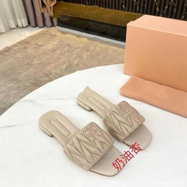 high mius designer beach shoes sandals women slide sheepskin pleated square slippers for women's summer new fashion flat bottom outwear
high mius designer beach shoes sandals women slide sheepskin pleated square slippers for women's summer new fashion flat bottom outwear