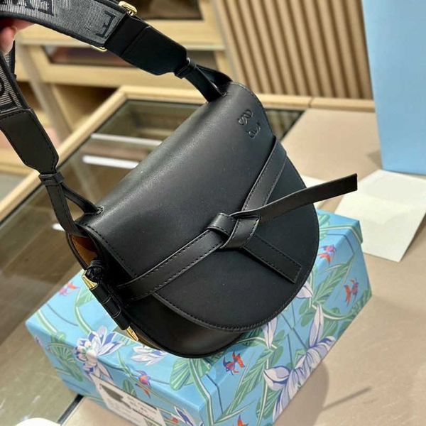 designer saddles bag lowe brand shoulder bag women's cowhide bow flip leather wallet embroidered large strap crossbody bag
designer saddles bag lowe brand shoulder bag women's cowhide bow flip leather wallet embroidered large strap crossbody bag