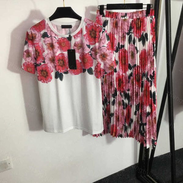 23ss skirt set womens designer clothing red flower print short sleeve t-shirt high waist pleated skirt sets womens clothing a1, White
23ss skirt set womens designer clothing red flower print short sleeve t-shirt high waist pleated skirt sets womens clothing a1, White